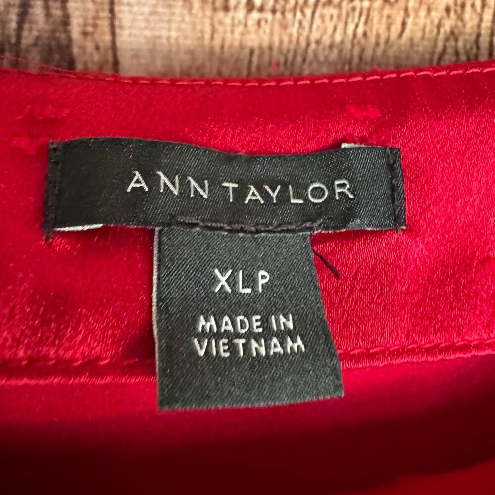 Ann Taylor Red Blouse Long Sleeve Textured Dot Holiday Valentine Workwear XLP - Picture 7 of 9